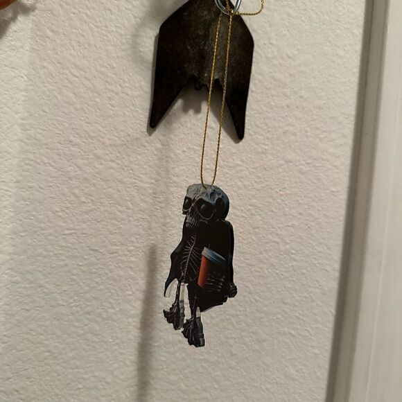 Set of 4- ornament skeletons with a cup of coffee ( un-dead / death juice ) - Picture 3 of 6